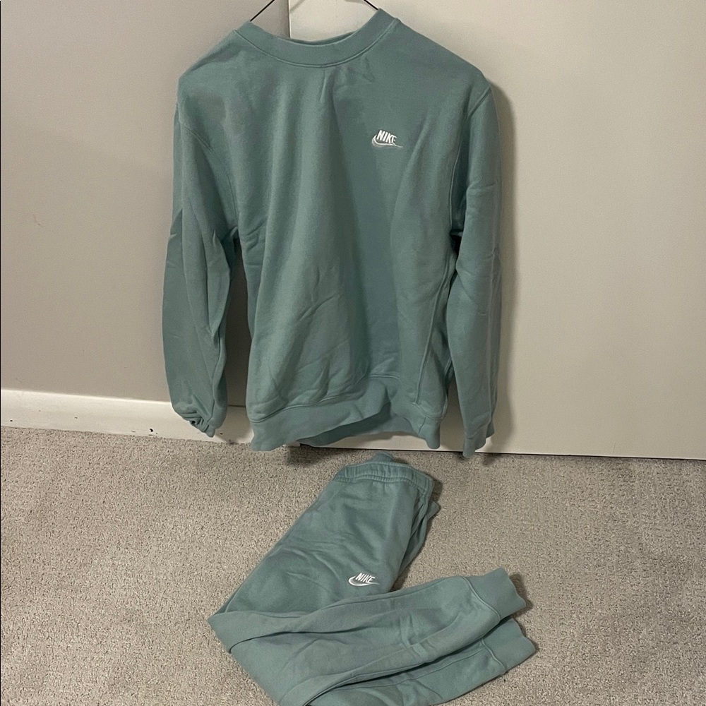 Nike Aqua Sweatshirt and Joggers Set